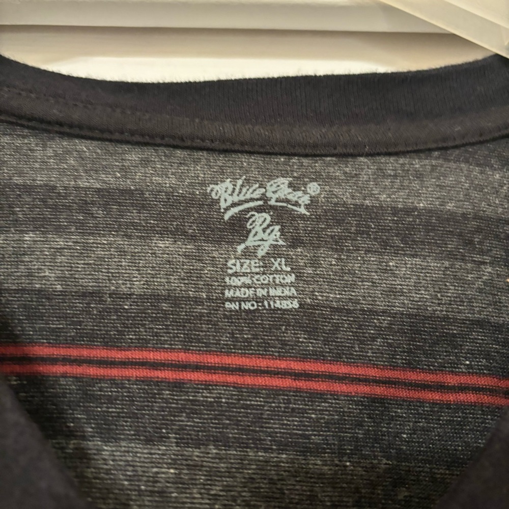 Men’s V Neck tshirt black and red - Picture 3 of 3